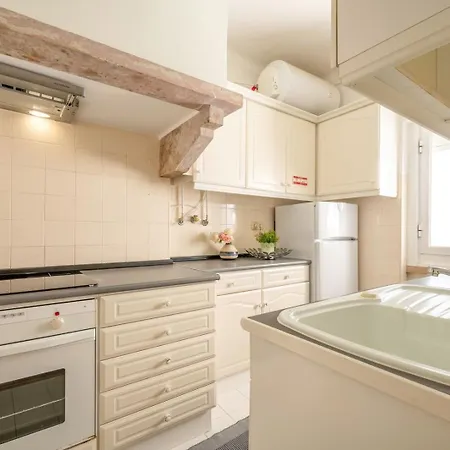 Guestready - Lisbon's Charme Rouge Apartament Lizbona